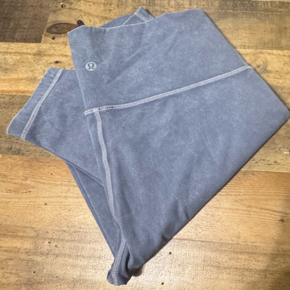 Lululemon Gray silky luxe leggings with Logo (Size 8) Super Comfortable!